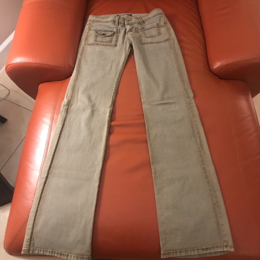 Low cut jeans